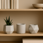 Como Usar Vasos Geométricos Pequenos em Decoração de Estantes